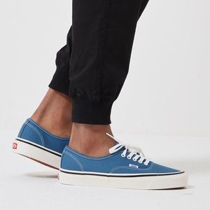 Vans Authentic Shoes in Blue Mirage